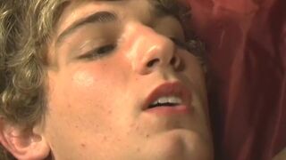 Twink lovers Josh Vonn and Sean Corwin anal breed sensually
