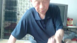 Old chinese grandpa sucking cock - 3 image