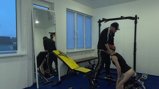 The cocky trainer got excited on the student and fucked right on the horizontal bar - 7 image