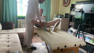Dicky masseur fucks athletic twink during massage - 2 image