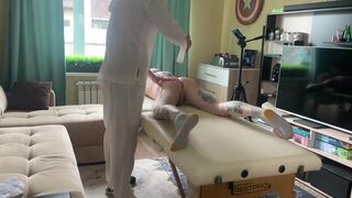 Dicky masseur fucks athletic twink during massage - 4 image