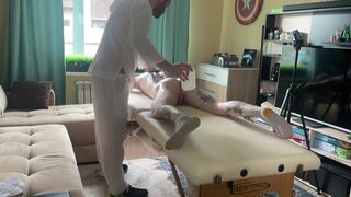 Dicky masseur fucks athletic twink during massage - 5 image