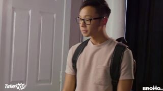 Twinkpop - Handsome Security Hunk Trent King Keeps a Close Eye on Bespectacled Twink Dane Jaxon - 3 image
