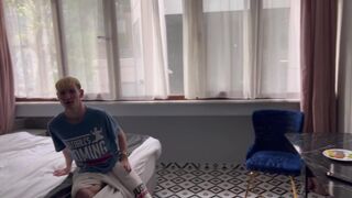 Gay guy called the receptionist to persuade him to have sex