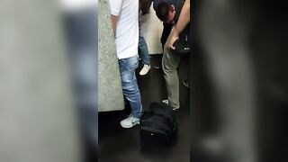 Banheiro WC putaria e mamada 7