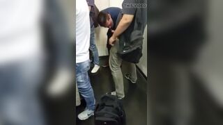 Banheiro WC putaria e mamada 7