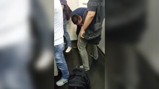 Banheiro WC putaria e mamada 7