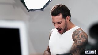 MEN - Dann Grey Takes His Opportunity And Takes Off Handsome's Papi Kocic Boxers Off To Taste His Cock