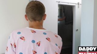 DADDYONTWINK Timmy Cole Blows Cris Denny Cock After Blowjob - 3 image
