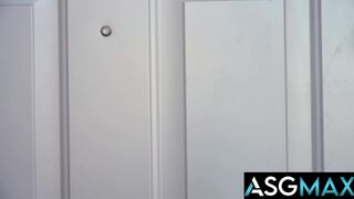 Grayson Cole & Jacob King go wild in steamy bareback pounding with hung stud