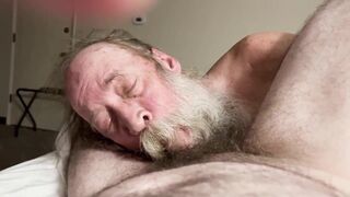 Tyler Preston and Fuzzybeardboy go wild on hairy cub's massive rod - 7 image