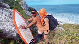 Ian Surfista's golden shower leads to a hot tourist's bareback ass-licking and cum-swapping session - 13 image