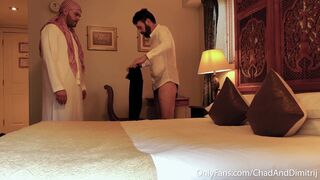 hot sheik uses his disobedient manservant - 2 image